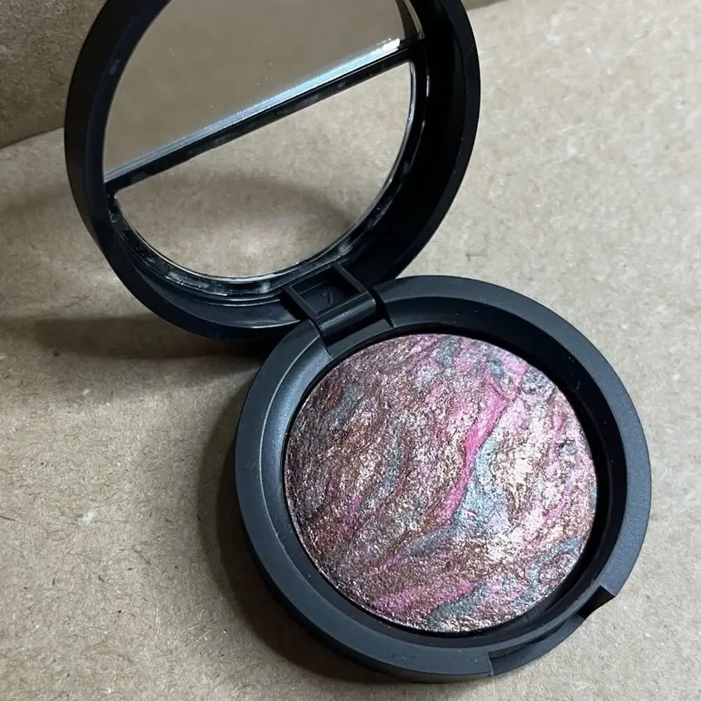 Laura Geller new without